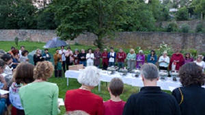 1_Foodprayer_on_the_FestiveEvening